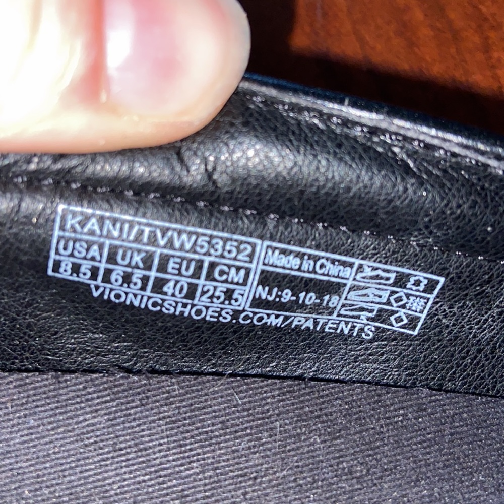 Vionic Kanu slip on black shoes - Picture 8 of 9